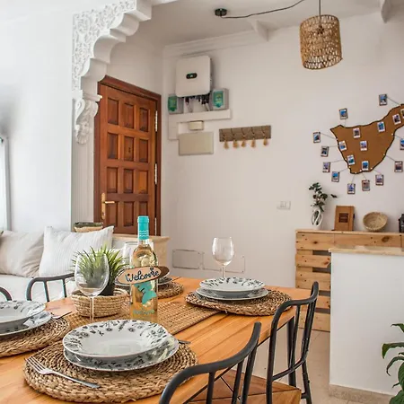 Lovely In Arona With Kitchen أرونا